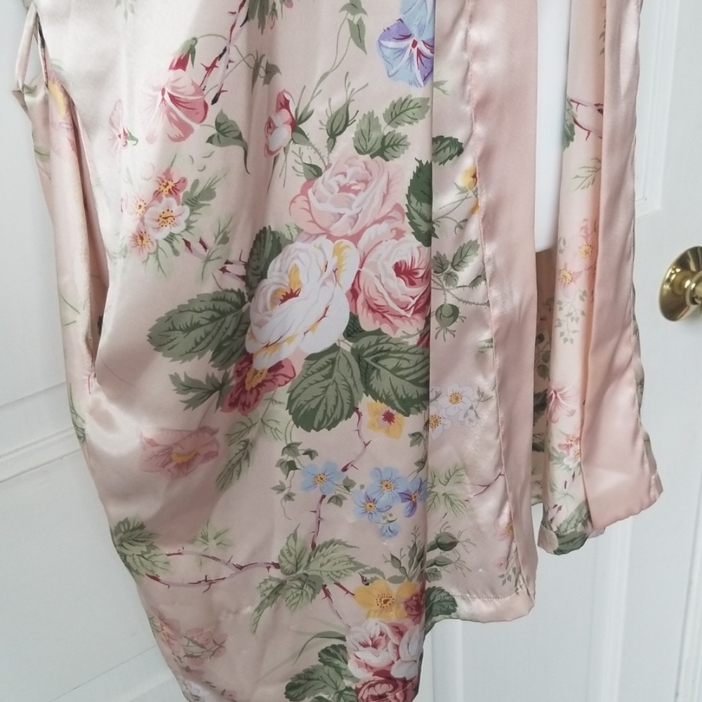 Amelia's Floral Robe - Picture 5 of 8